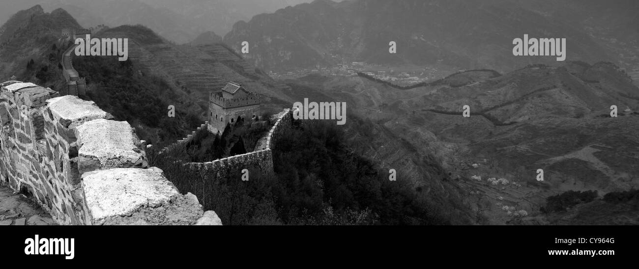 Image en noir et blanc, Grande Muraille de Chine près de Jzhai Taiping village, Tianjian Provence, Chine, Asie. Banque D'Images