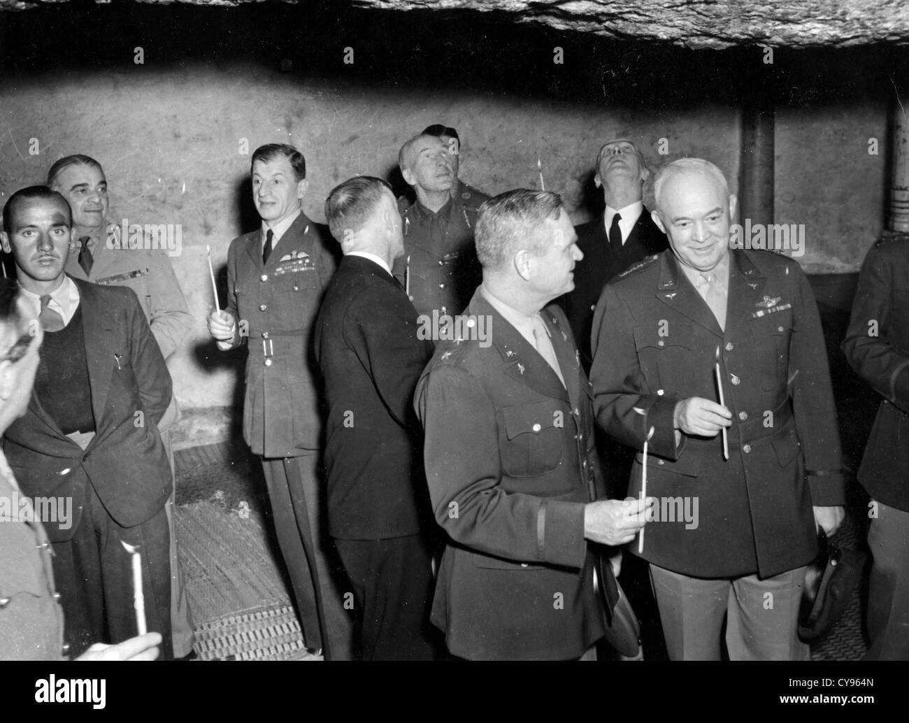 Les dirigeants des pays alliés dans le Dôme du Rocher, Jérusalem, sur le chemin du retour à partir de la Conférence de Téhéran en décembre 1943. Gale Lewis Photo Banque D'Images