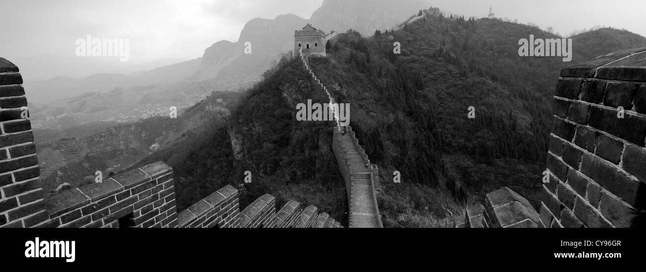 Image en noir et blanc, Grande Muraille de Chine près de Jzhai Taiping village, Tianjian Provence, Chine, Asie. Banque D'Images