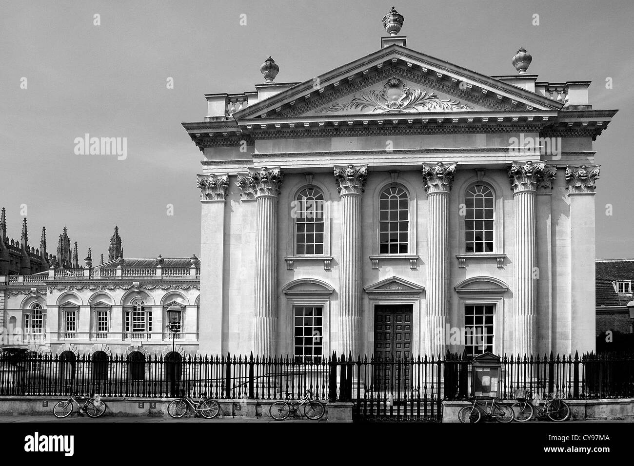 Image en noir et blanc de l'extérieur de la Chambre, du Sénat de la ville de Cambridge, Cambridgeshire, Angleterre, RU Banque D'Images