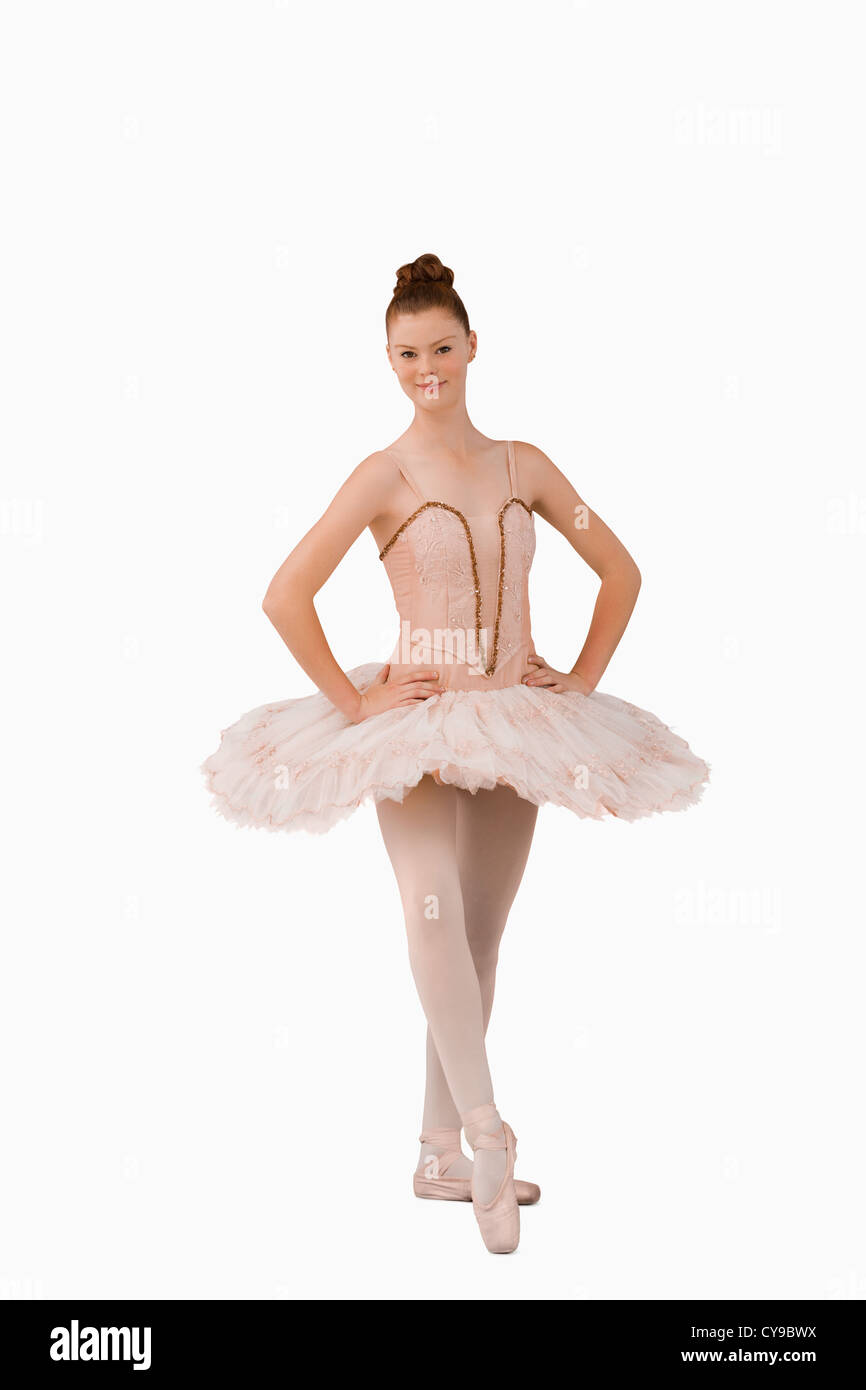 Ballerine posant avec jambe en avant Banque D'Images