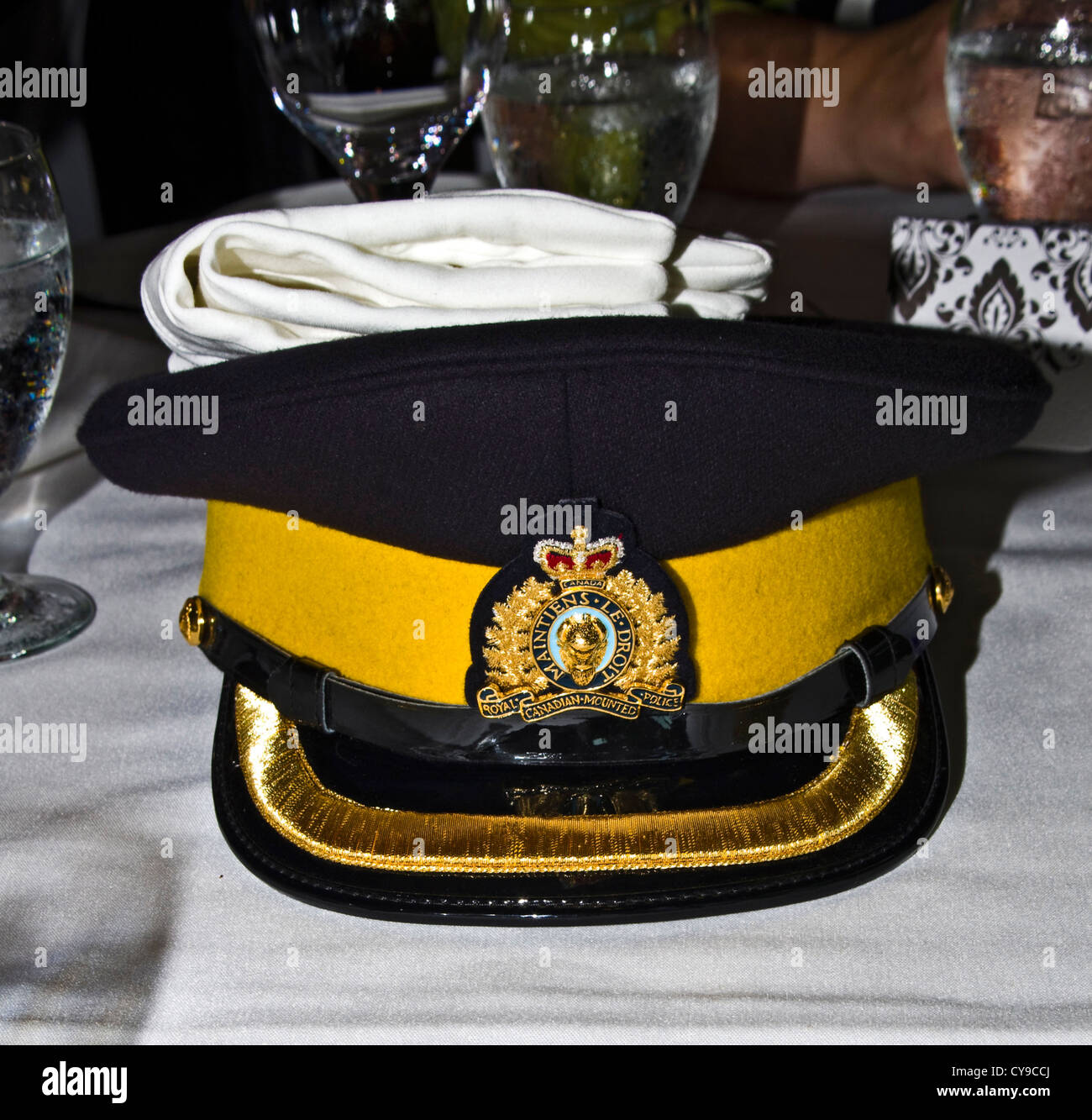 Canadian mounted police hat Banque de photographies et d'images à haute  résolution - Alamy