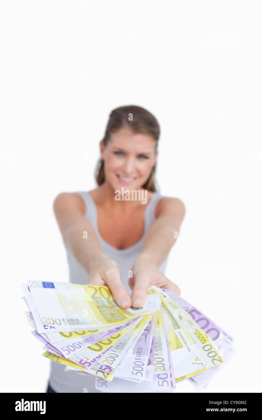 Portrait of a smiling woman showing bank notes Banque D'Images