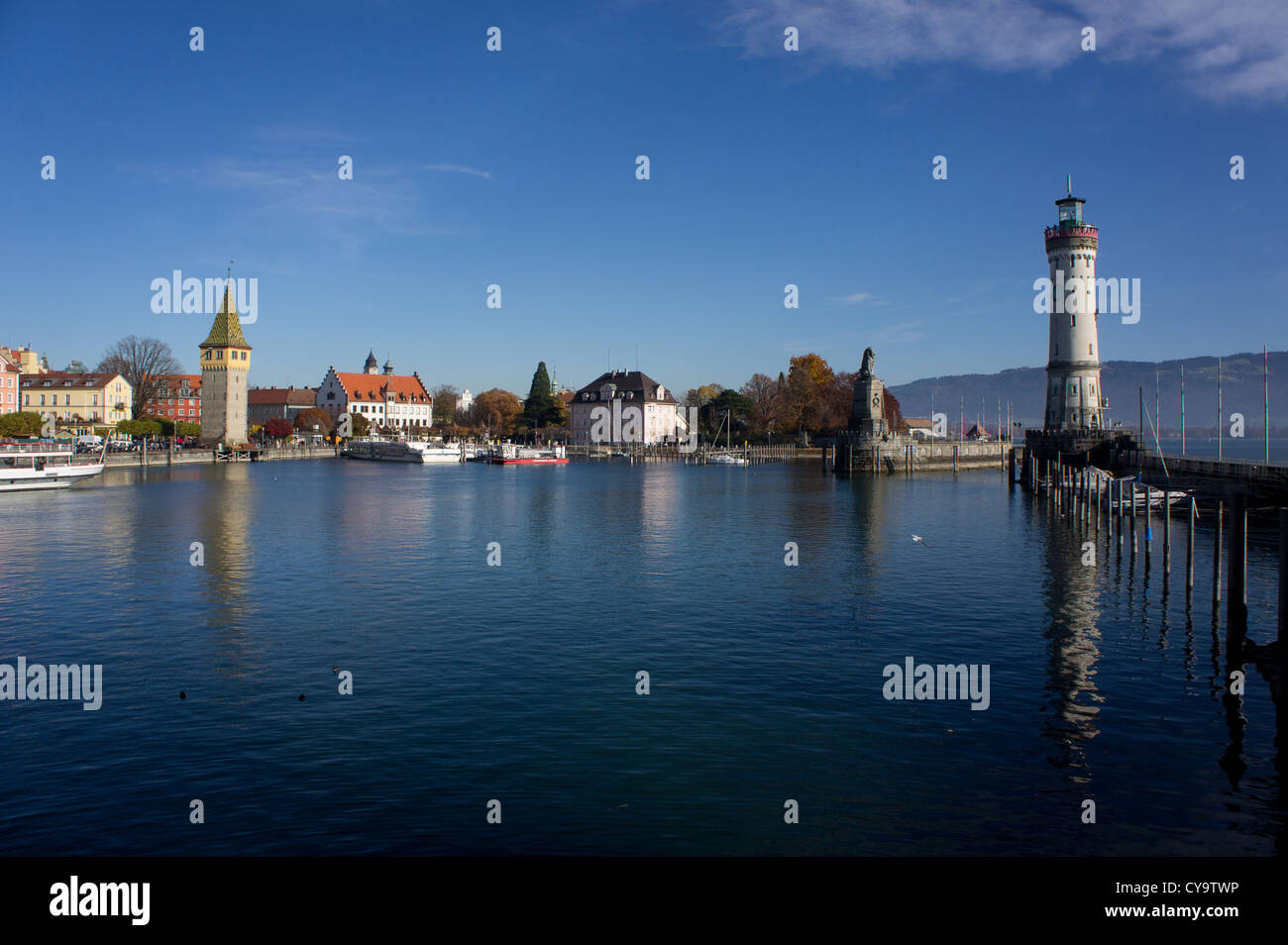 Vieille ville de Lindau sur le lac de Constance avec le Mangturm, Allemagne Banque D'Images