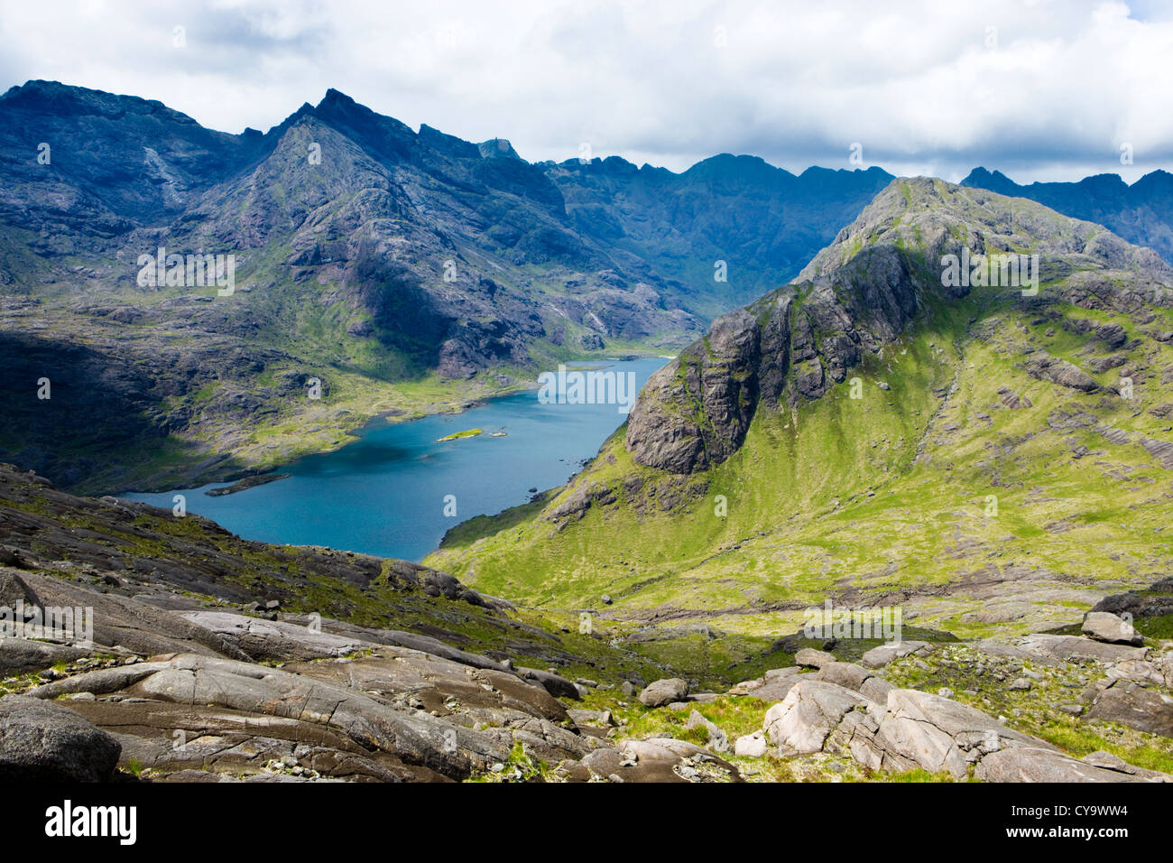 Cuillin Hills et Loch Coruisk de Sgurr na ires, île de Skye, Highland, Scotland, UK. Banque D'Images
