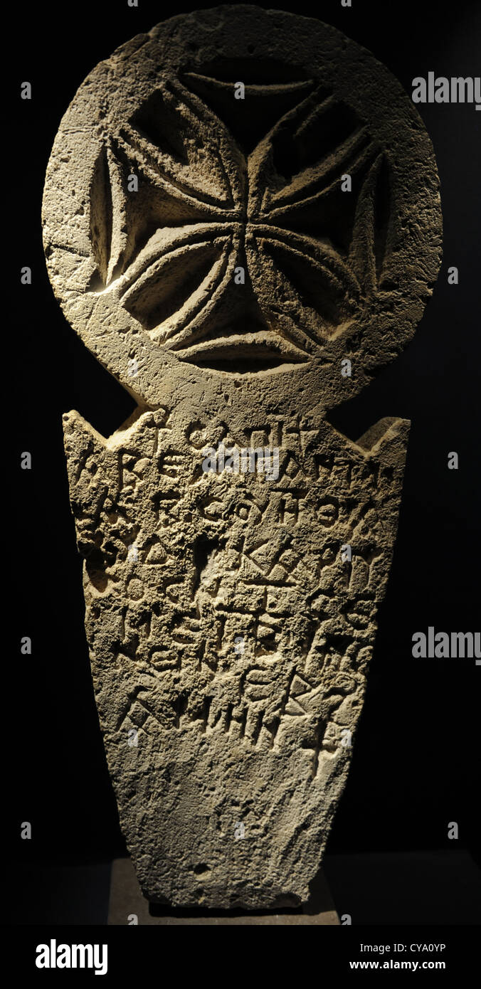 Tombeau copte stèle de man Sapiti, écrit en grec majuscule. 6ème-8ème siècles. Début de l'ère chrétienne. Cimetière Harageh. Banque D'Images
