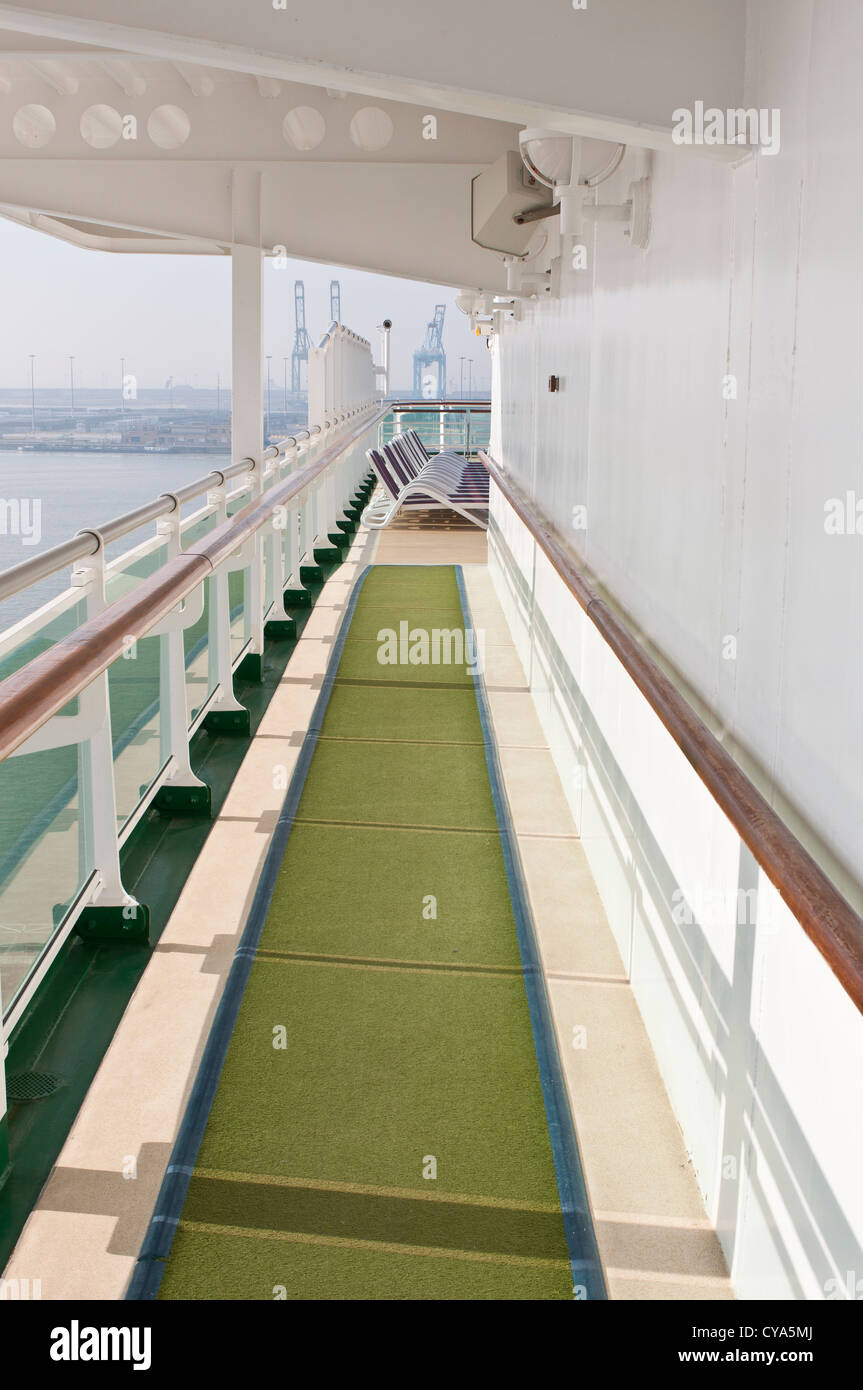 Deck on cruise ship Banque D'Images