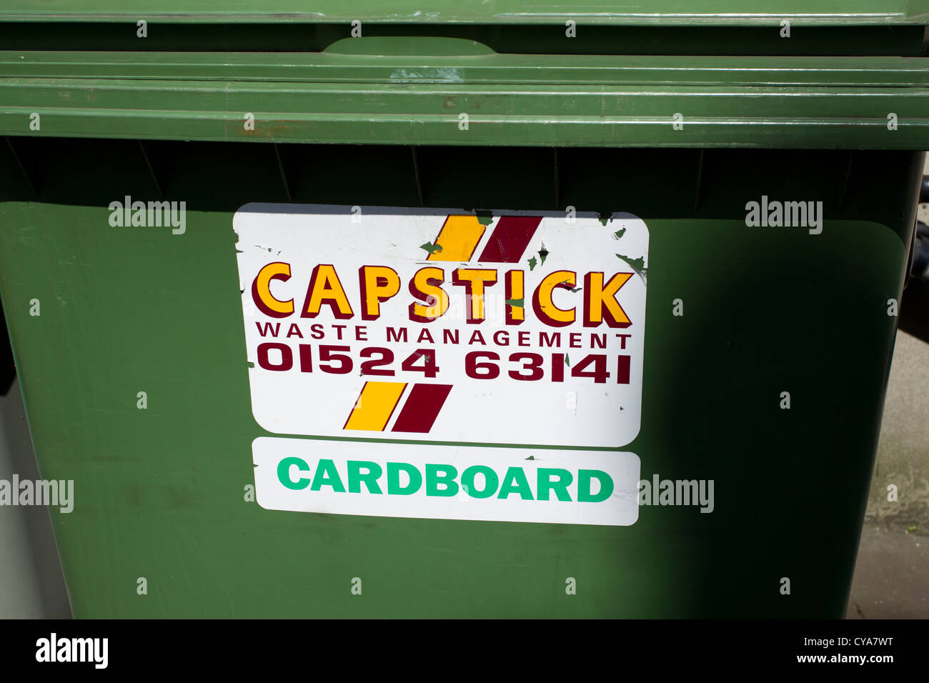 Gestion des déchets verts Capstick carton bac de recyclage Banque D'Images