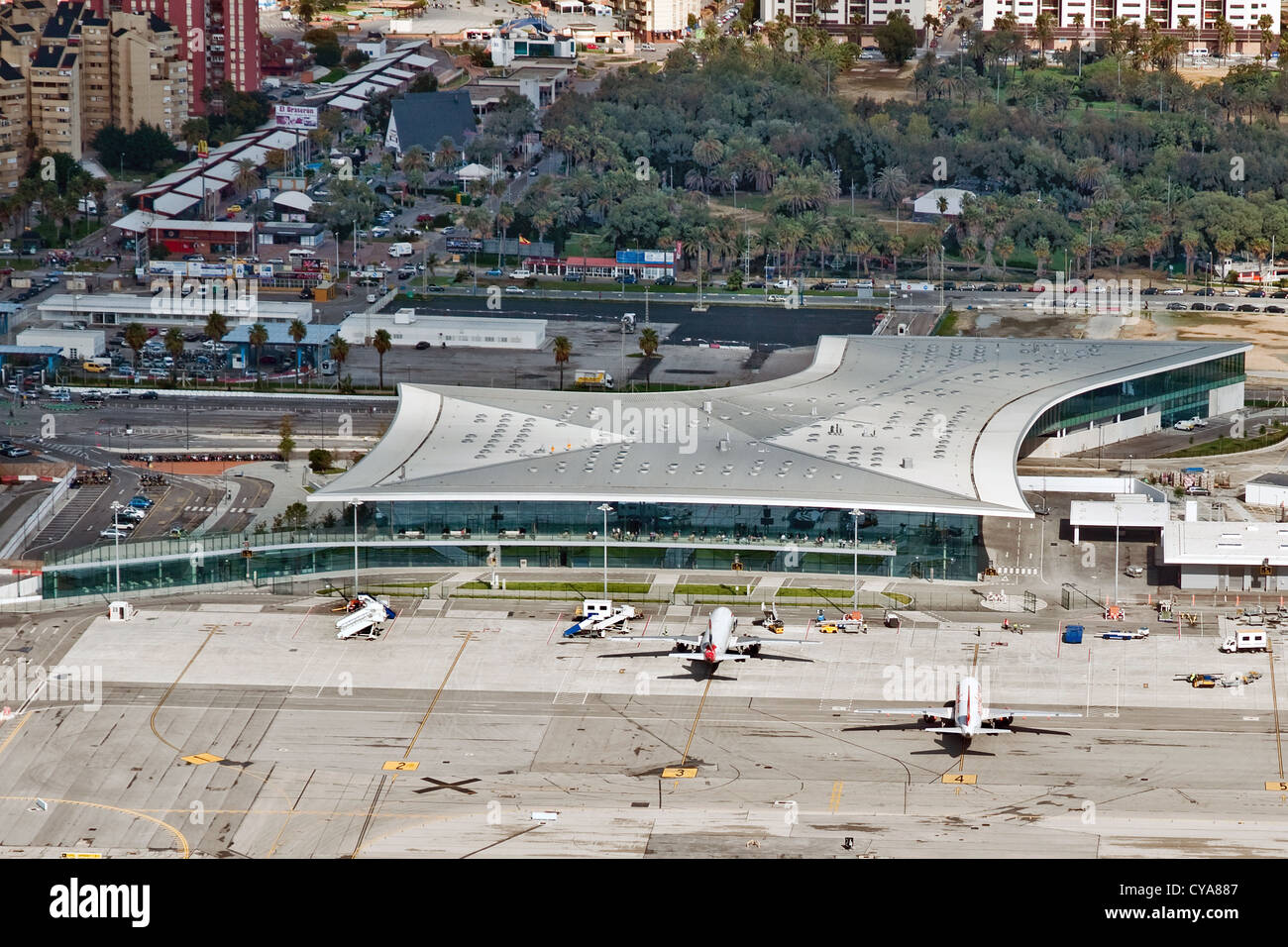 Le nouveau terminal de l'aéroport de Gibraltar, achevé en 2012. Vu de haut sur le rocher de Gibraltar Banque D'Images