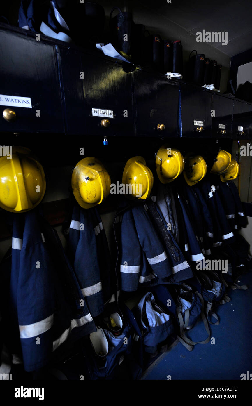 Re. Fireman de white watch à Pontypridd Fire Station en S Wales - détail de firemans vestiaire Banque D'Images