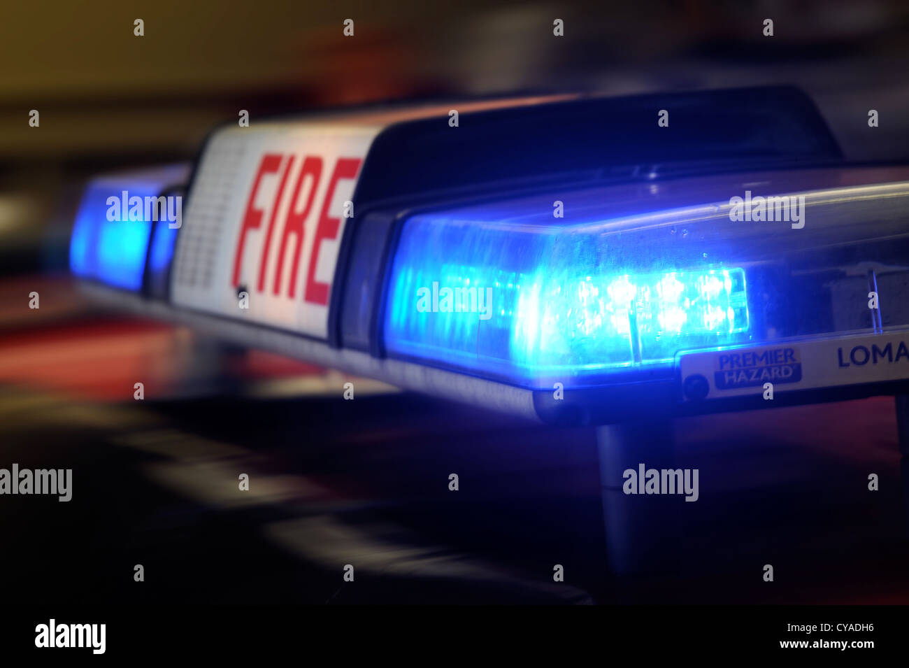 Re. Fireman de white watch à Pontypridd Fire Station en S Wales - détail de véhicules d'incendie feux de détresse Banque D'Images