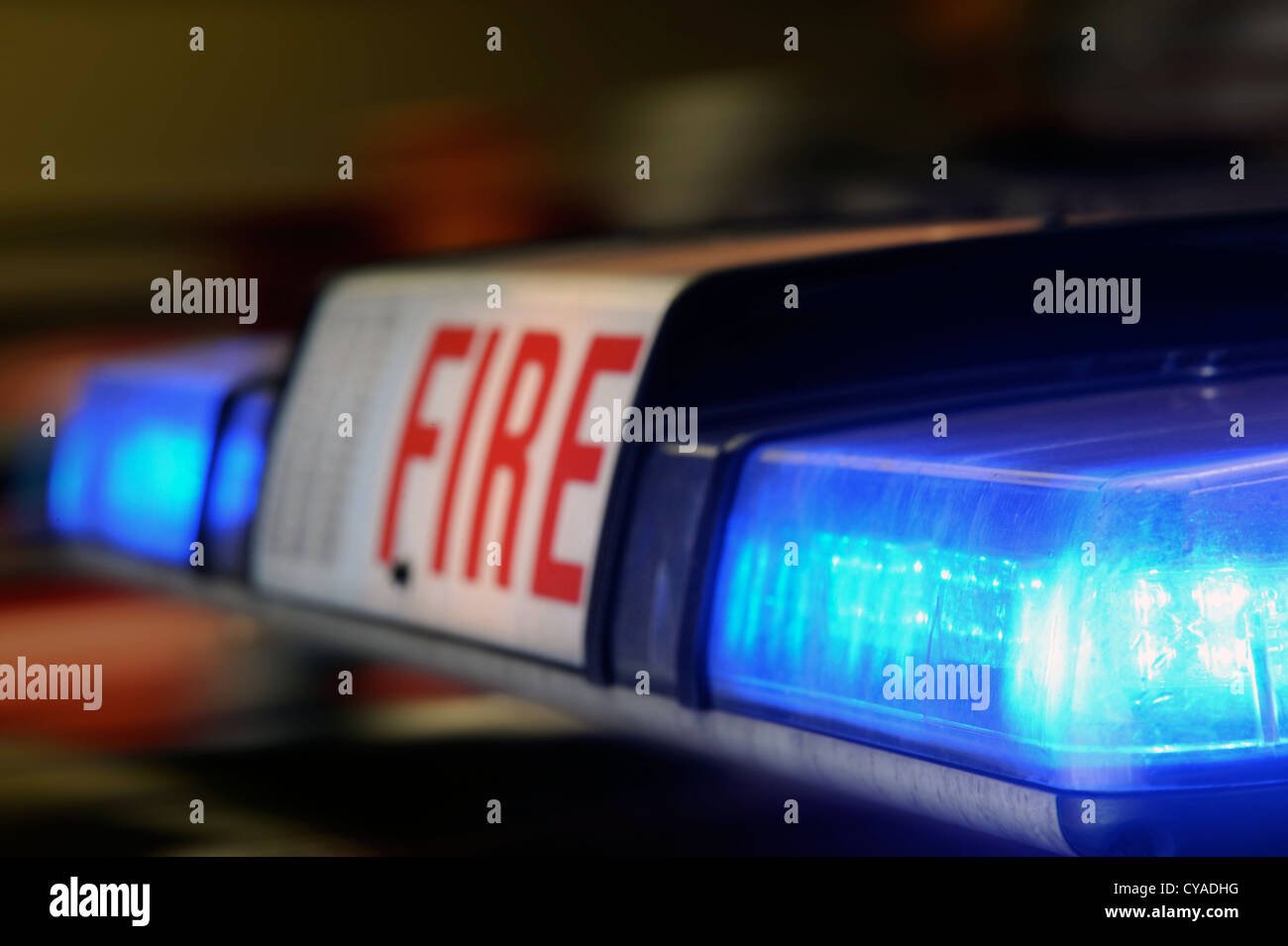 Re. Fireman de white watch à Pontypridd Fire Station en S Wales - détail de véhicules d'incendie feux de détresse Banque D'Images