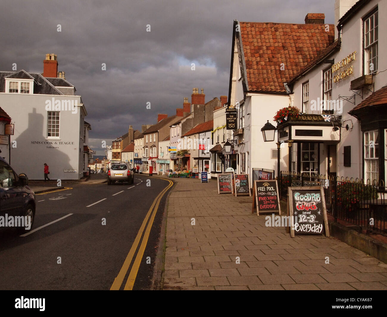 Dans la rue à Thornbury, South Gloucestershire, Angleterre, RU Banque D'Images