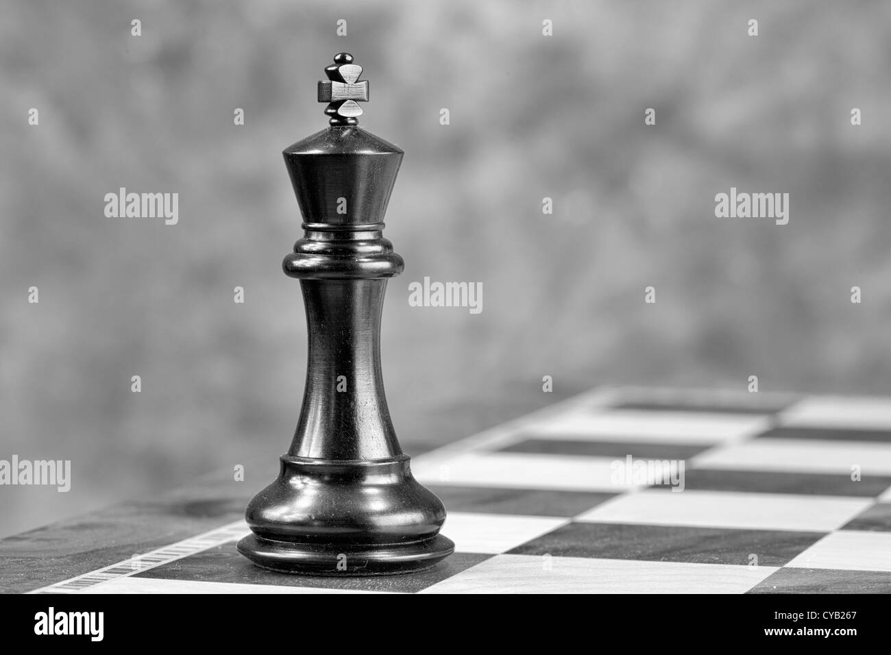 Roi noir. La vie encore avec une pièce d'échecs. Banque D'Images
