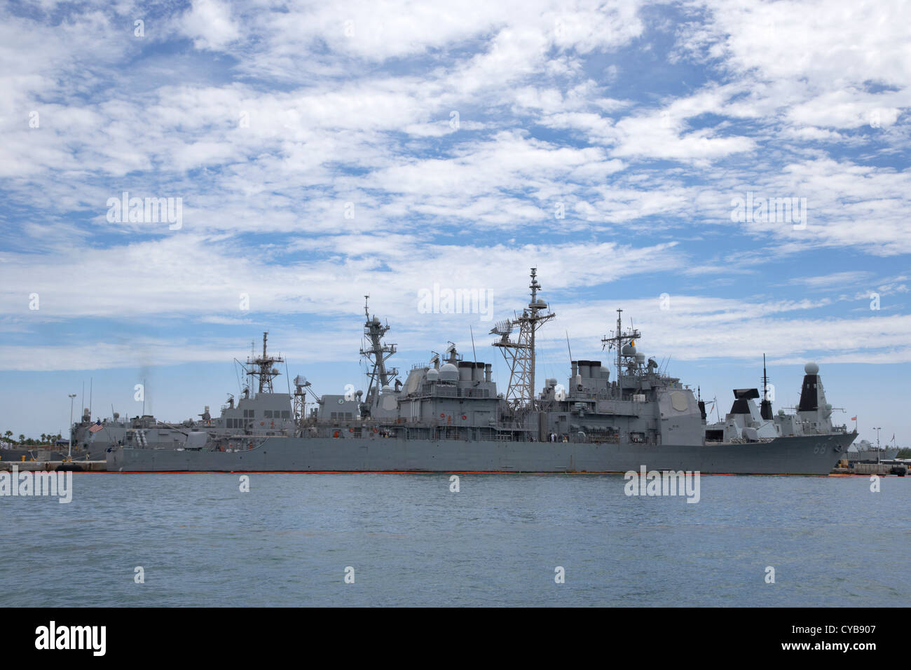 Croiseur lance-missiles USS anzio et navires de marine mole pier port de Key West en Floride usa Banque D'Images