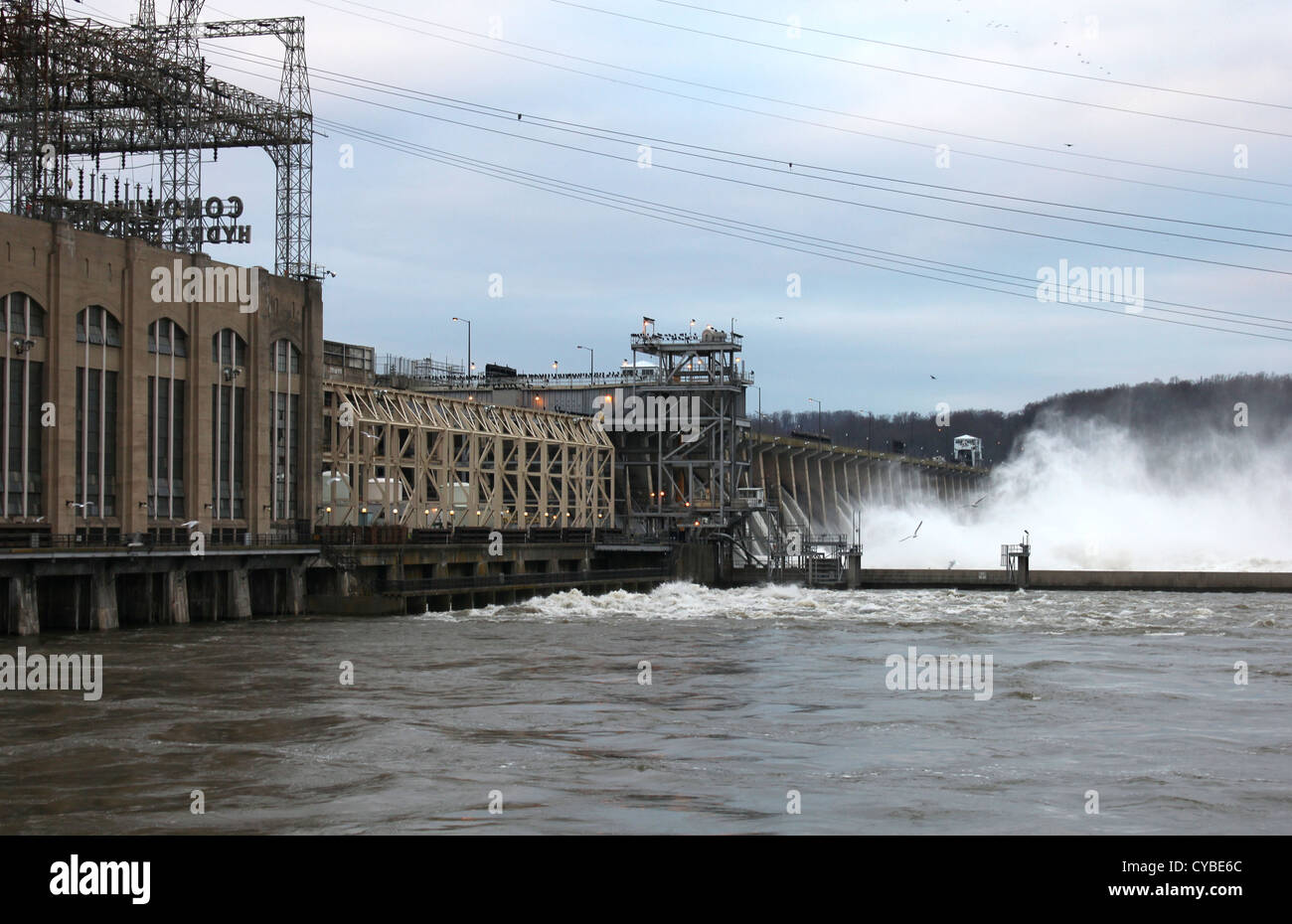 De l'eau élevé à la Station hydroélectrique Conowingo, MD, USA. Banque D'Images