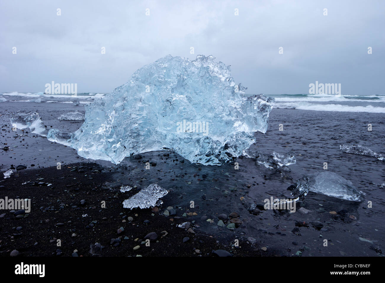 La fonte des icebergs sur le rivage à Jokulsarlon, Islande Banque D'Images La fonte des icebergs sur le rivage à Jokulsarlon, Islande Banque D'Images
