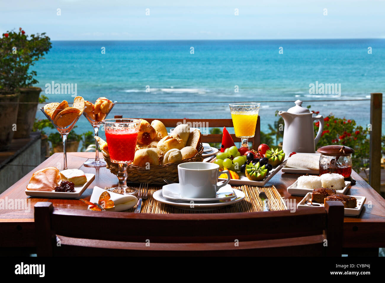 Le Petit Dejeuner Sur La Plage Photo Stock Alamy