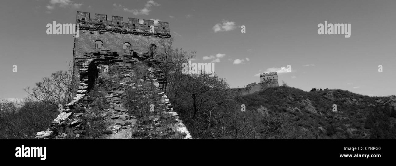 Image en noir et blanc de la Grande Muraille de Chine près de Jinshanling, village Provence Beijing, Chine, Asie. Banque D'Images