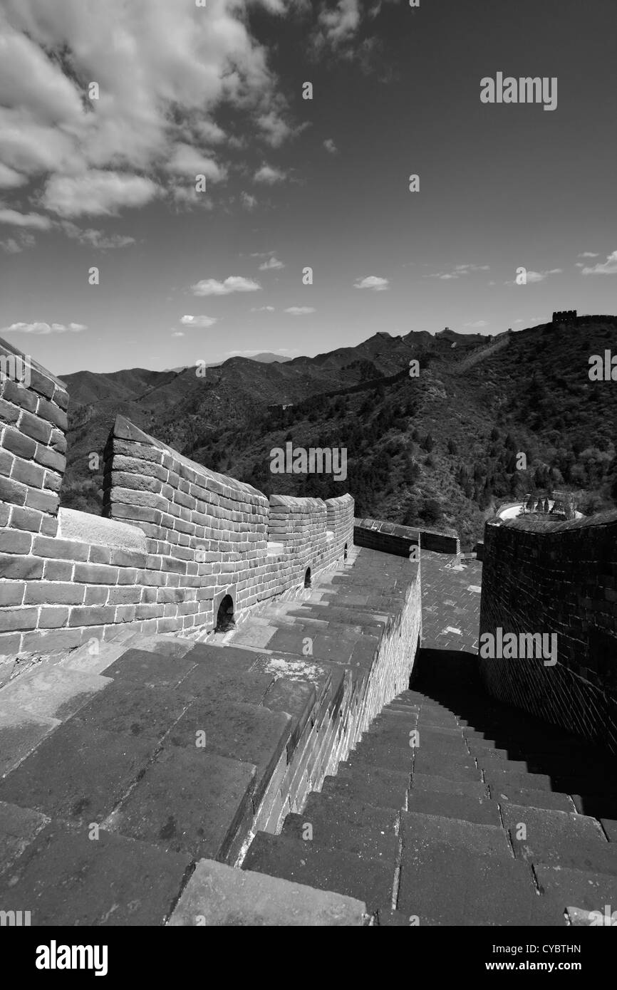 Image en noir et blanc de la Grande Muraille de Chine près de Jinshanling, village Provence Beijing, Chine, Asie. Banque D'Images