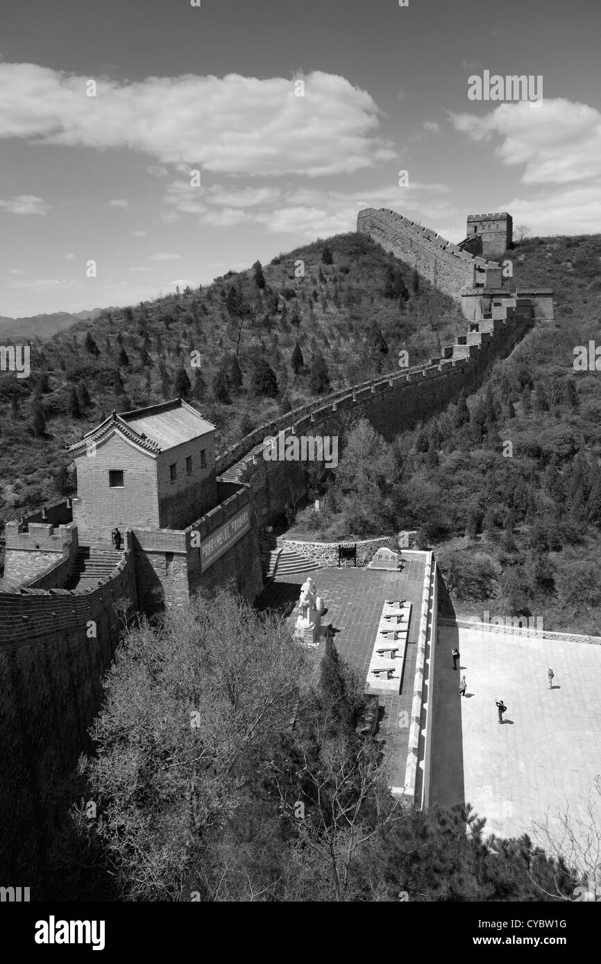 Image en noir et blanc de la Grande Muraille de Chine près de Jinshanling, village Provence Beijing, Chine, Asie. Banque D'Images