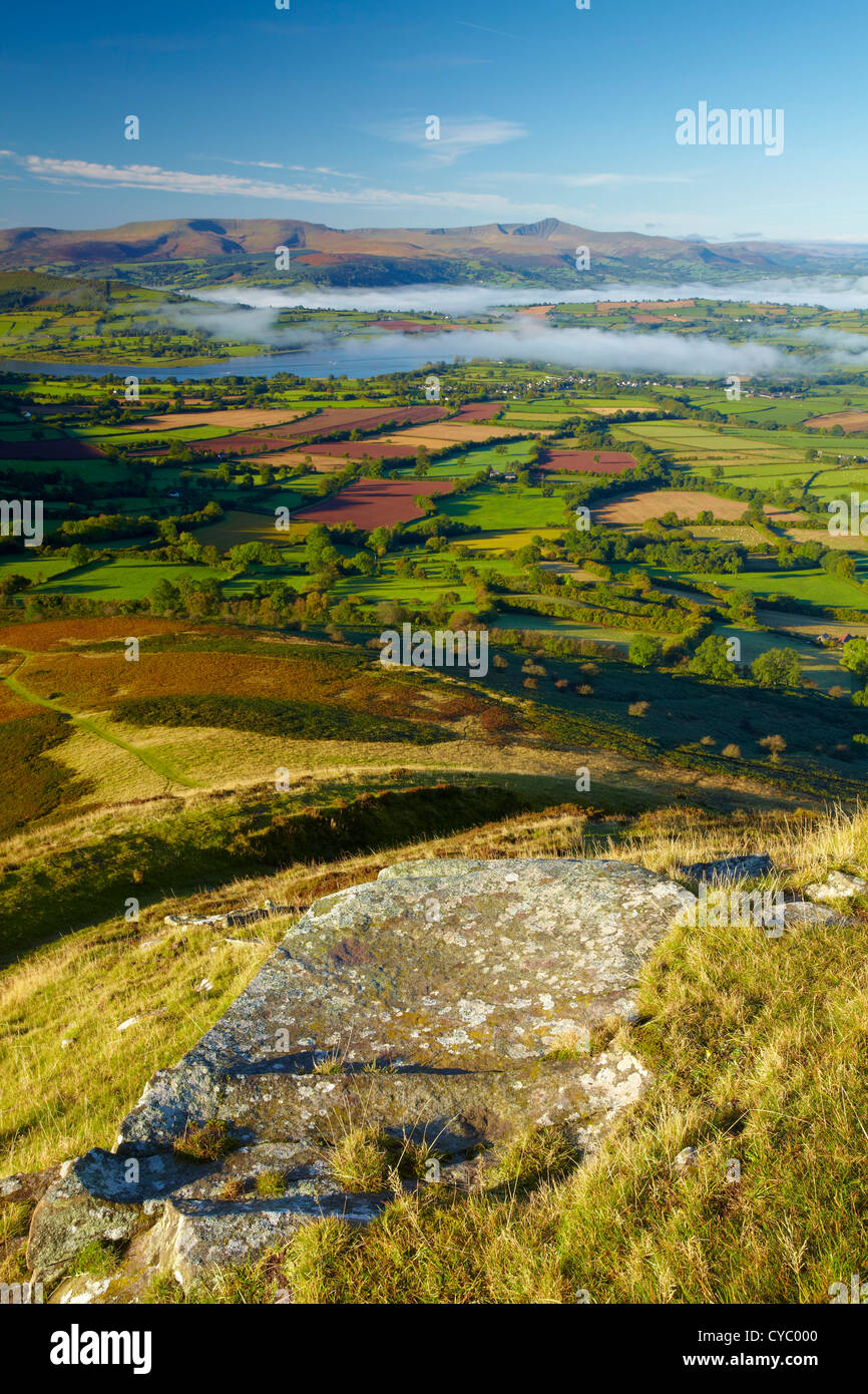 Mynydd Llangorse, lac Llangorse et Llangorse, Brecon Beacons, Powys, Wales comme vu de Mynydd Troed Banque D'Images