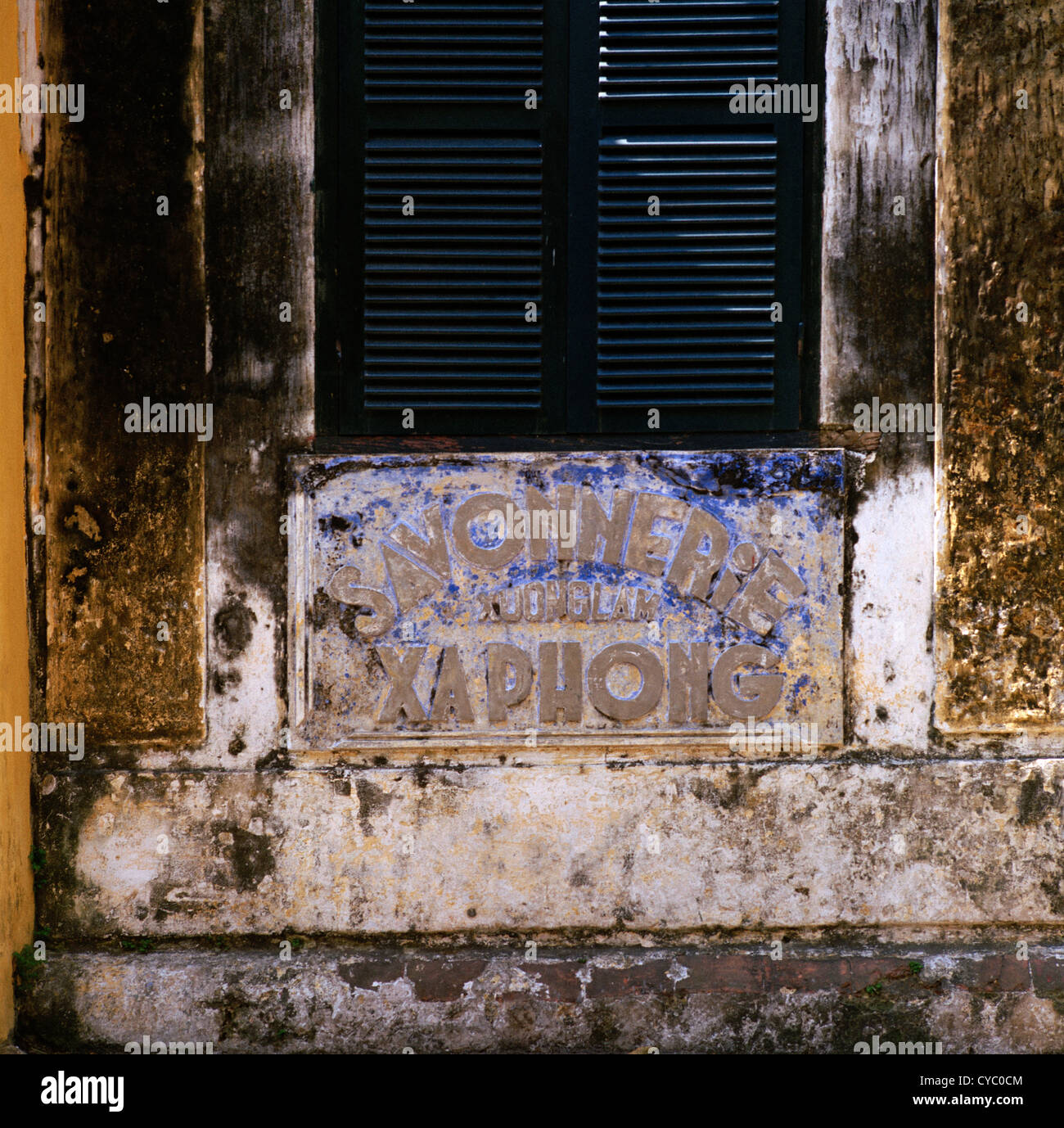 Signe antique à Hoi An au Vietnam en Extrême-Orient asie du sud-est. texture bâtiment architecture historique histoire voyage palimpseste surface vietnamiens Banque D'Images