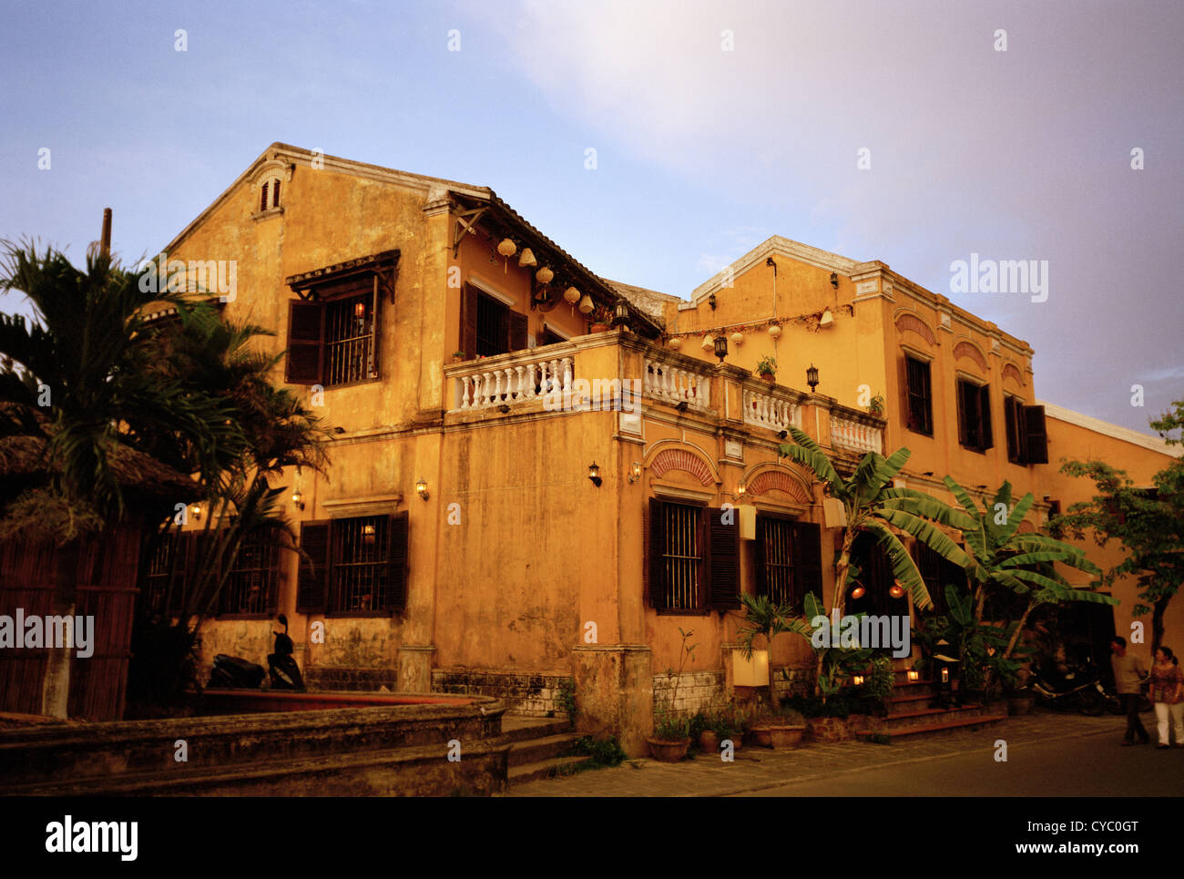 Bâtiments de hoi An au Vietnam en Extrême-Orient asie du sud-est. architecture bâtiment scène de rue culture histoire balustrade wanderlust évasion travel Banque D'Images