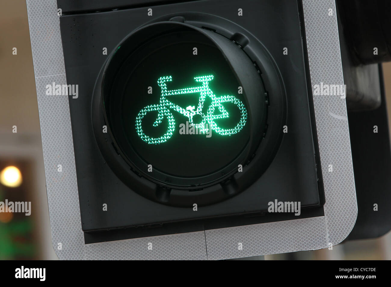 Feu vert cycliste feu de circulation dans une voie cyclable dans la rue, Brighton, East Sussex, UK. Banque D'Images