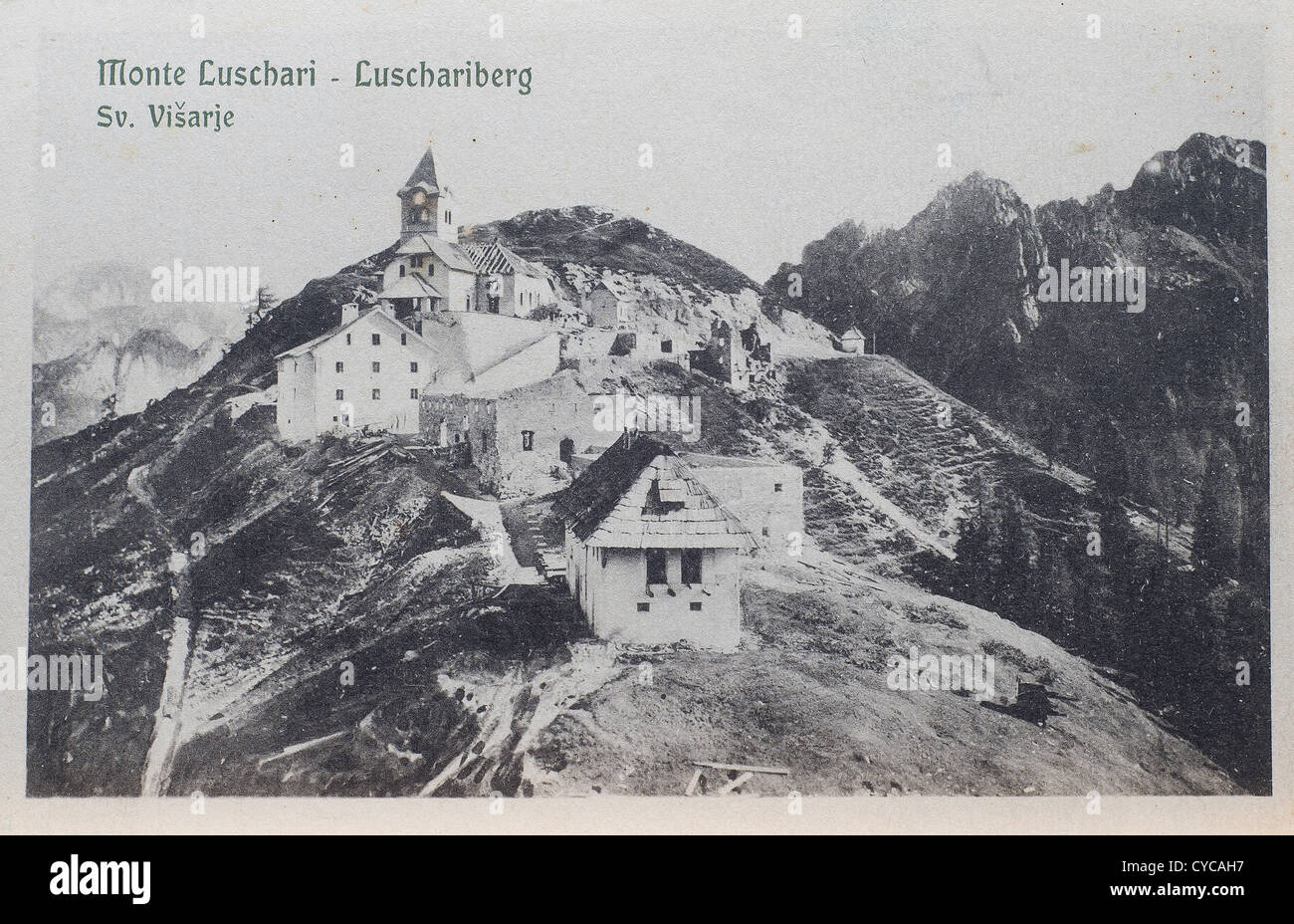 Une vue sur le mont Lussari dans une vieille carte postale Banque D'Images