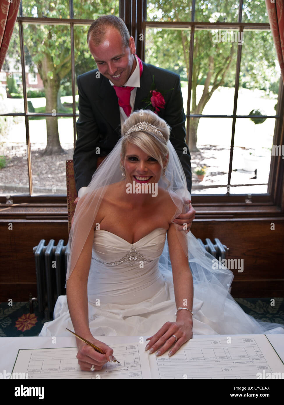 Signer le registre de mariage Banque de photographies et d’images à haute résolution Alamy Signer le registre de mariage Banque de photographies et d’images à haute résolution Alamy