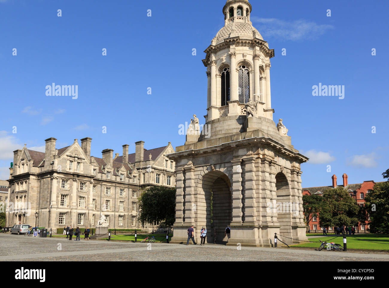 Le Campanile ou Bell Tower à la place du Parlement dans la région de Trinity College de Dublin, campus de l'Université College Green Dublin Ireland Banque D'Images