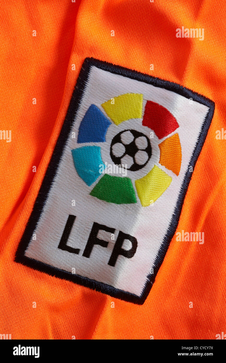 Badge de couleur orange sur LFP football shirt de FCB Barcelone Banque D'Images