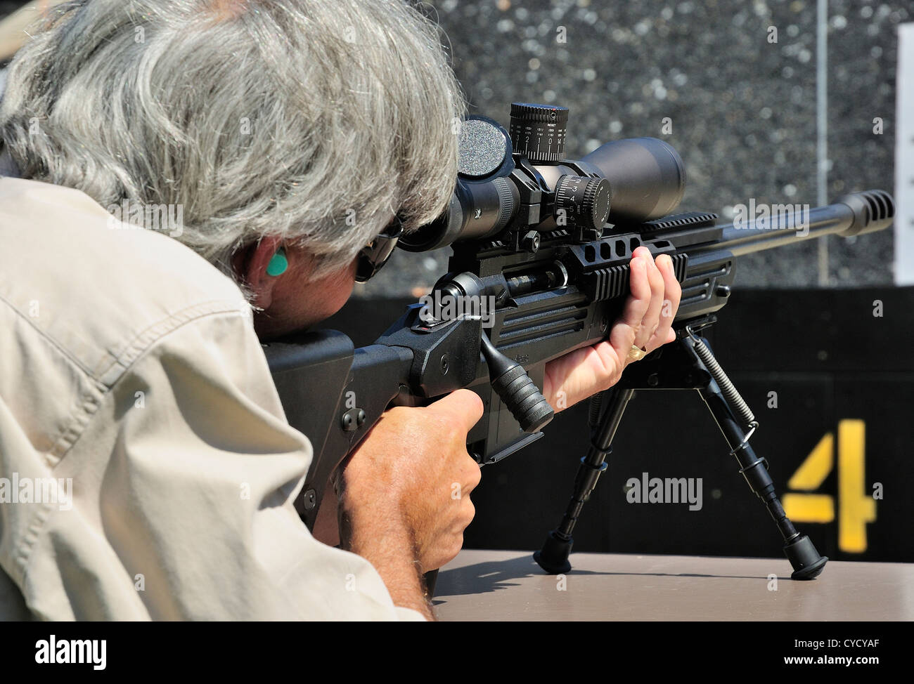 Des essais de tir tireur .338 fusil de sniper au tir du FBI à Chicago, Illinois, USA. Identité dissimulée par demande. Banque D'Images