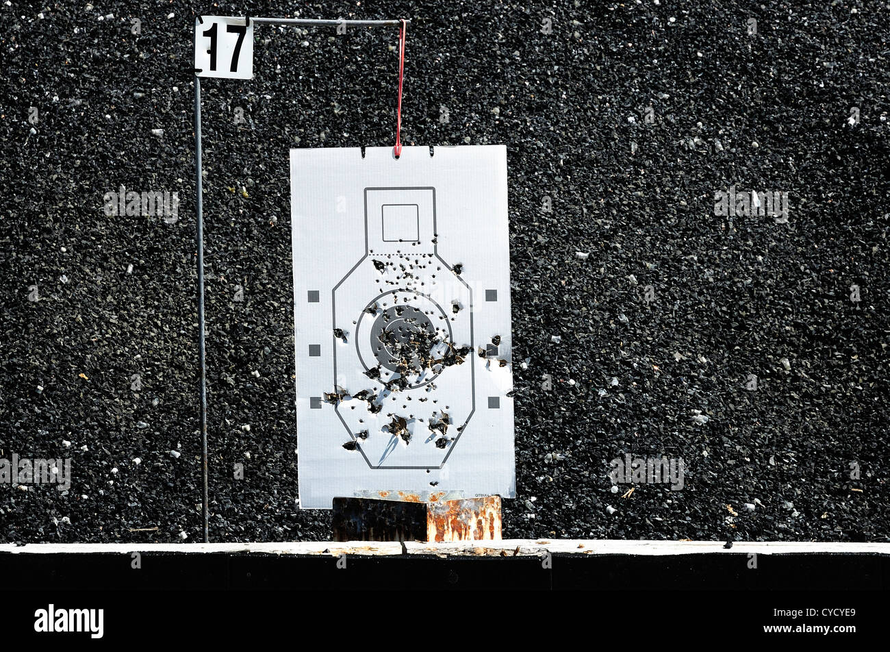 Tattered cible de tir au stand de tir du FBI à Chicago, Illinois, USA. Banque D'Images