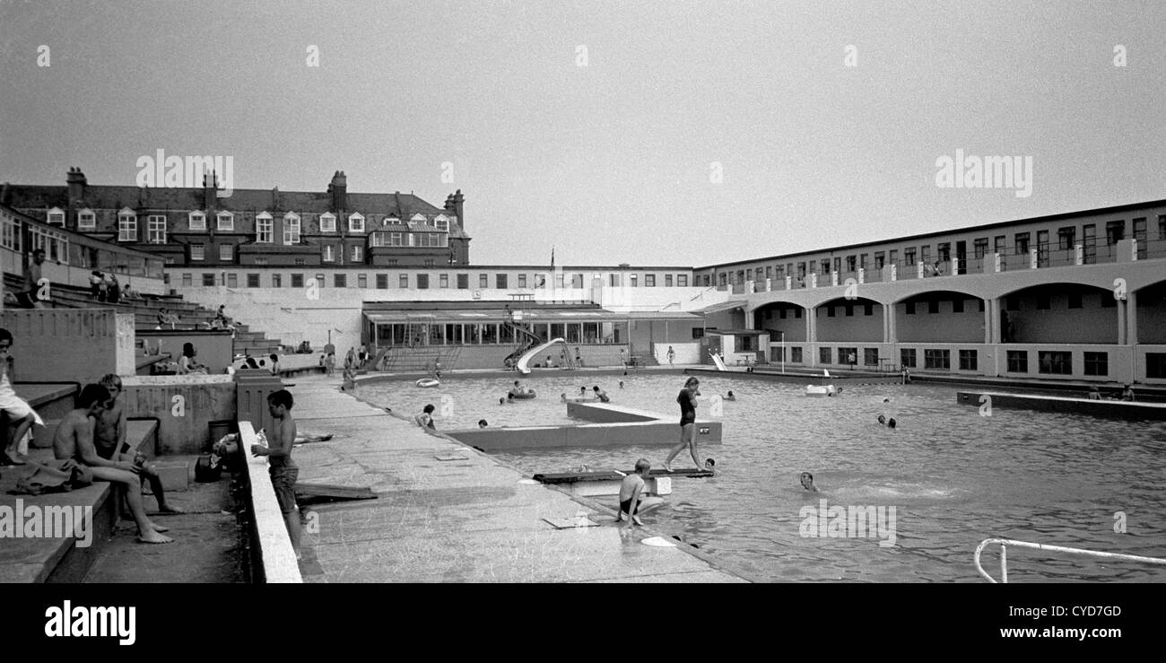 Bassin de baignade d'un camp de vacances Hastings, montré ici en 1981. Banque D'Images