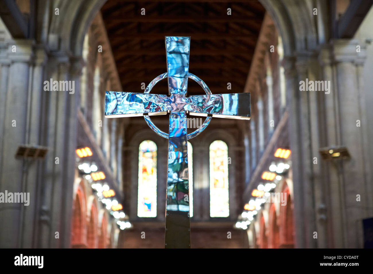 Croix celtique croix autel st annes cathedral belfast irlande du nord uk Banque D'Images