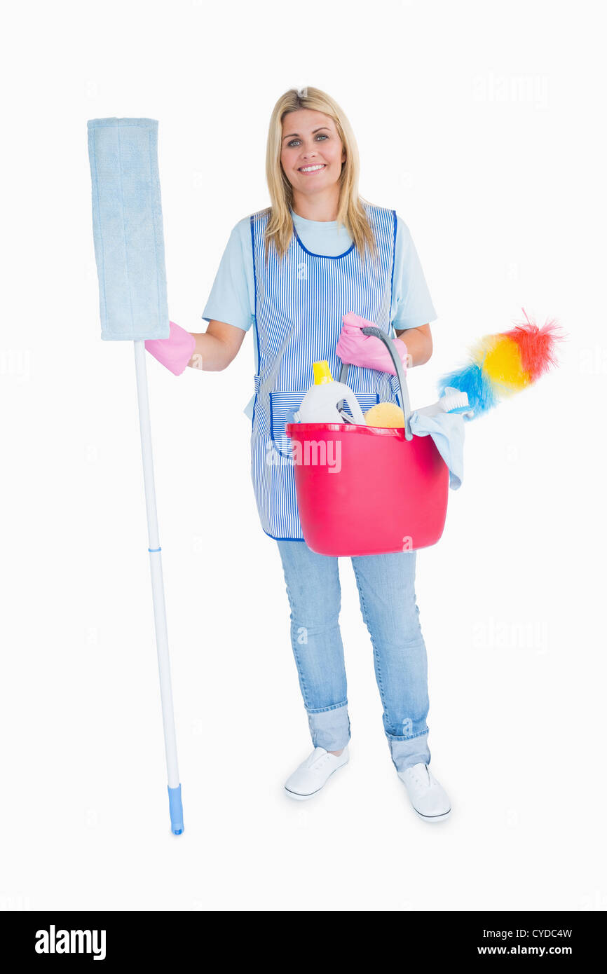 Cheerful maid holding a pink bucket et RDP Banque D'Images