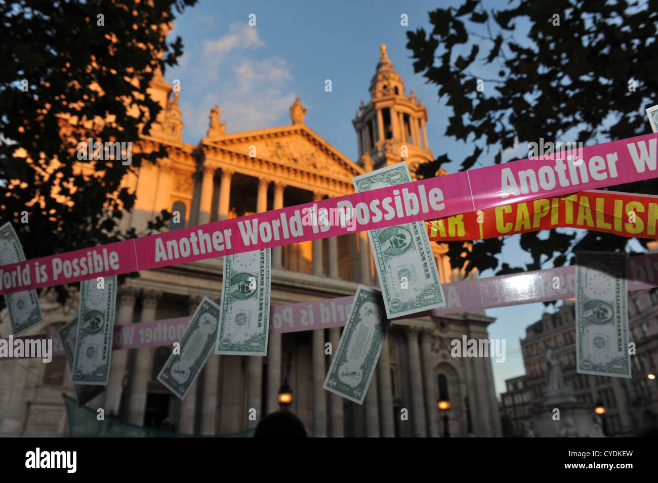 "Le capitalisme, c'est la guerre,Anti-Globalization,occuper.war,'un autre monde est possible" Banque D'Images