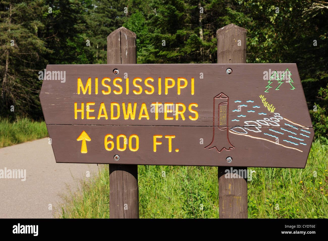 Cours supérieur du Mississippi sign in Lake Itasca State Park, le nord du Minnesota. Banque D'Images