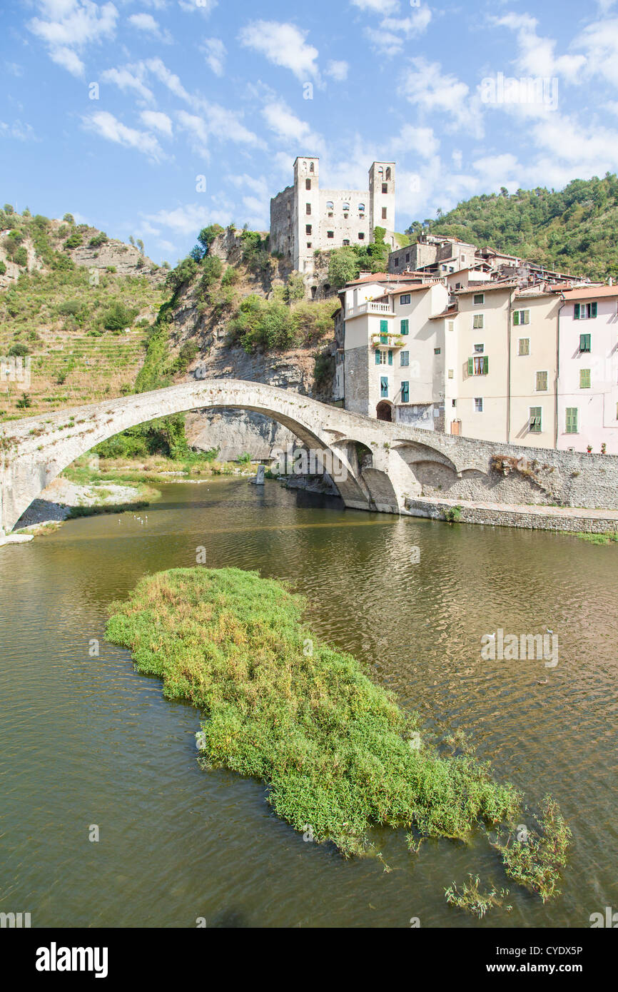 L'Italie, Ligurie, Dolceacque château médiéval, famille Doria, 13e siècle Banque D'Images