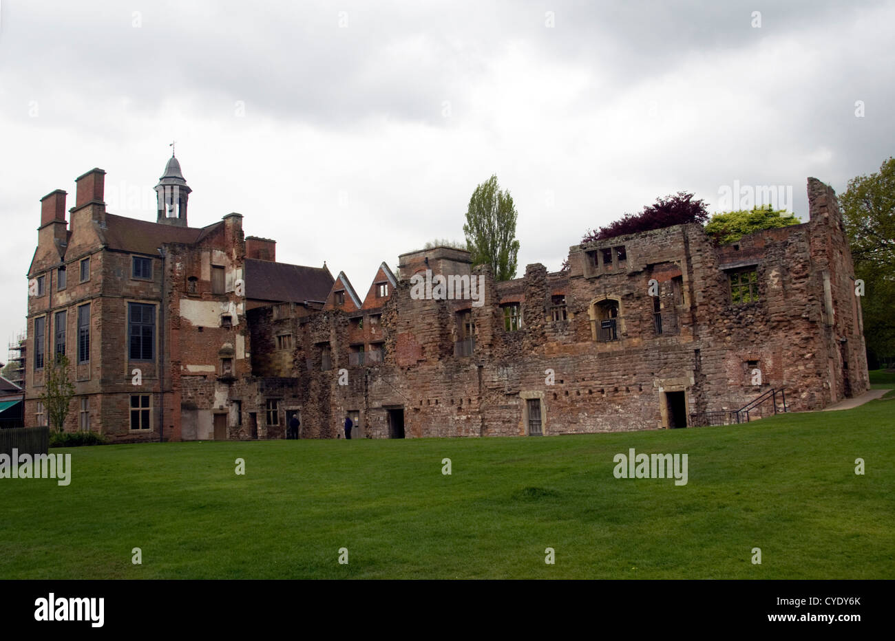 Bretagne ; ; ; OLLERTON NEWARK Rufford Abbey ruines cisterciennes ET AILE restaurée Banque D'Images