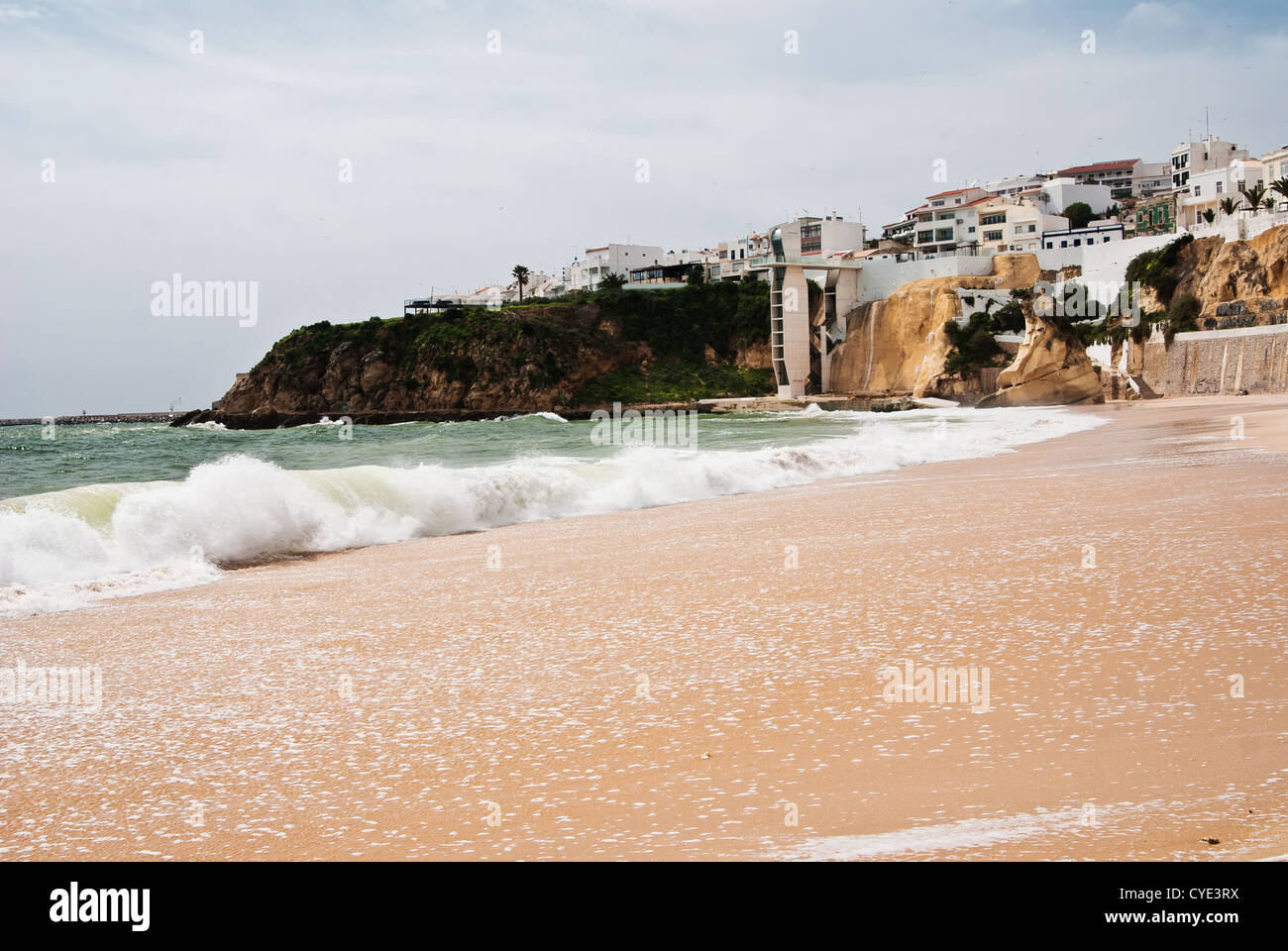 La plage de Praia da Rocha, sur l'océan Atlantique dans le sud du Portugal, Algarve Banque D'Images