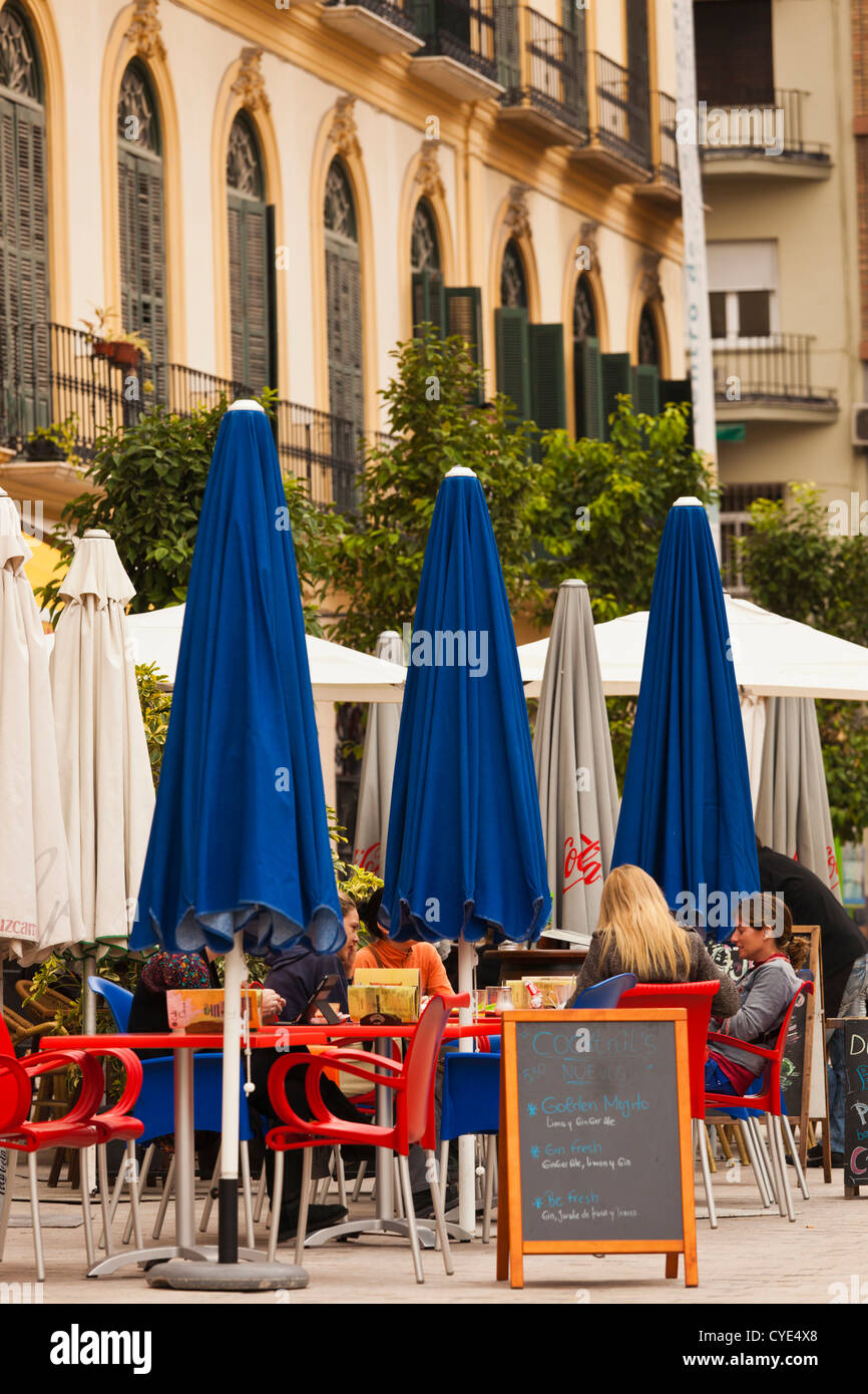 Espagne, Andalousie, région de la province de Malaga, Malaga, la Plaza de la Merced, cafés en plein air Banque D'Images