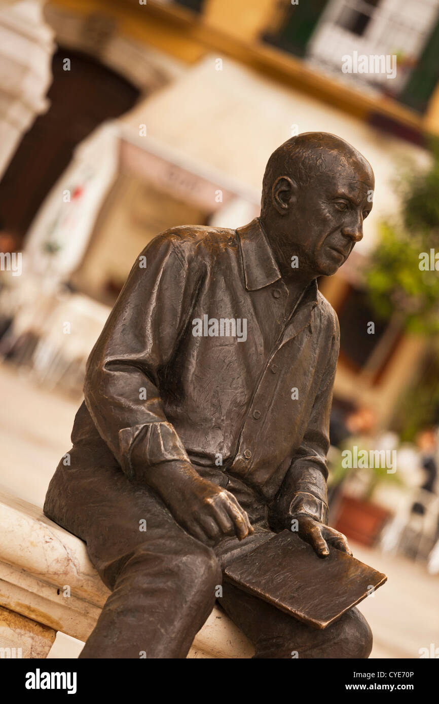 Espagne, Andalousie, région de la province de Malaga, Malaga, statue de Pablo Picasso, l'artiste, la Plaza de la Merced Banque D'Images