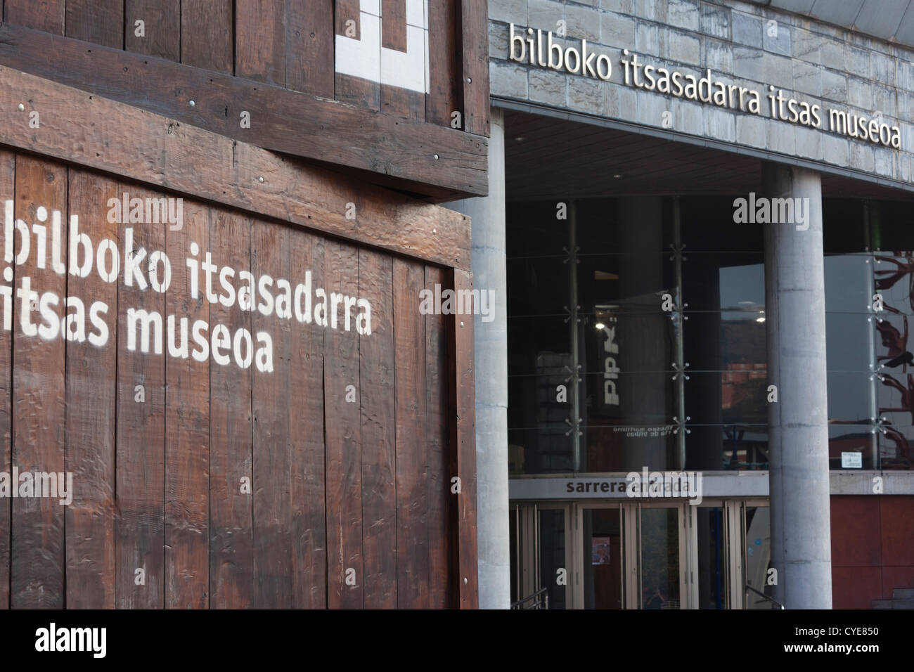 Espagne, Pays basque Région, province de Biscaye, Bilbao, Museo Maritimo Ria de Bilbao, musée maritime, extérieur Banque D'Images