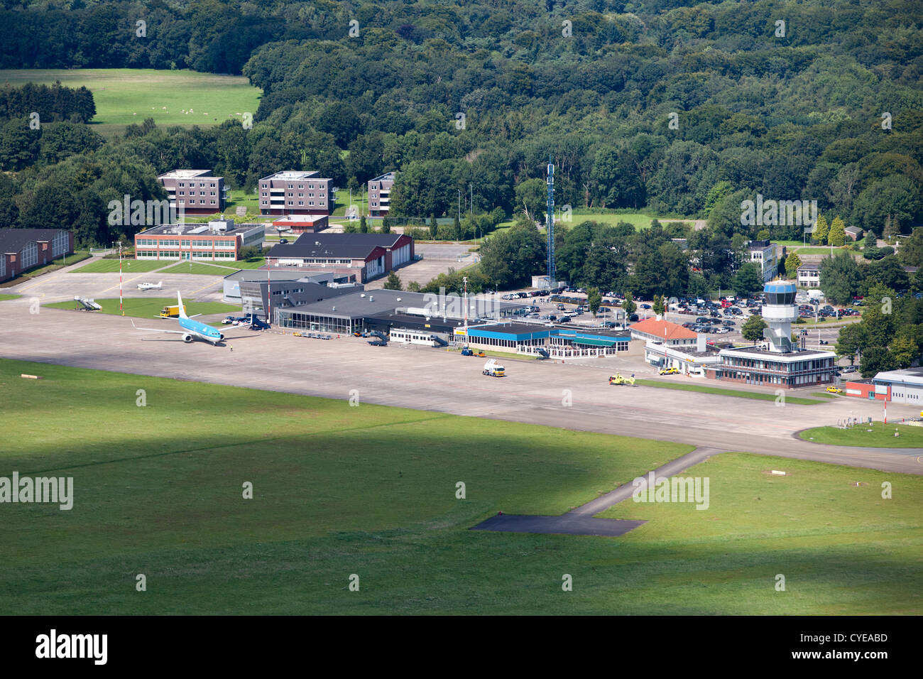 Les Pays-Bas, Groningen Airport Eelde,. Vue aérienne. Banque D'Images