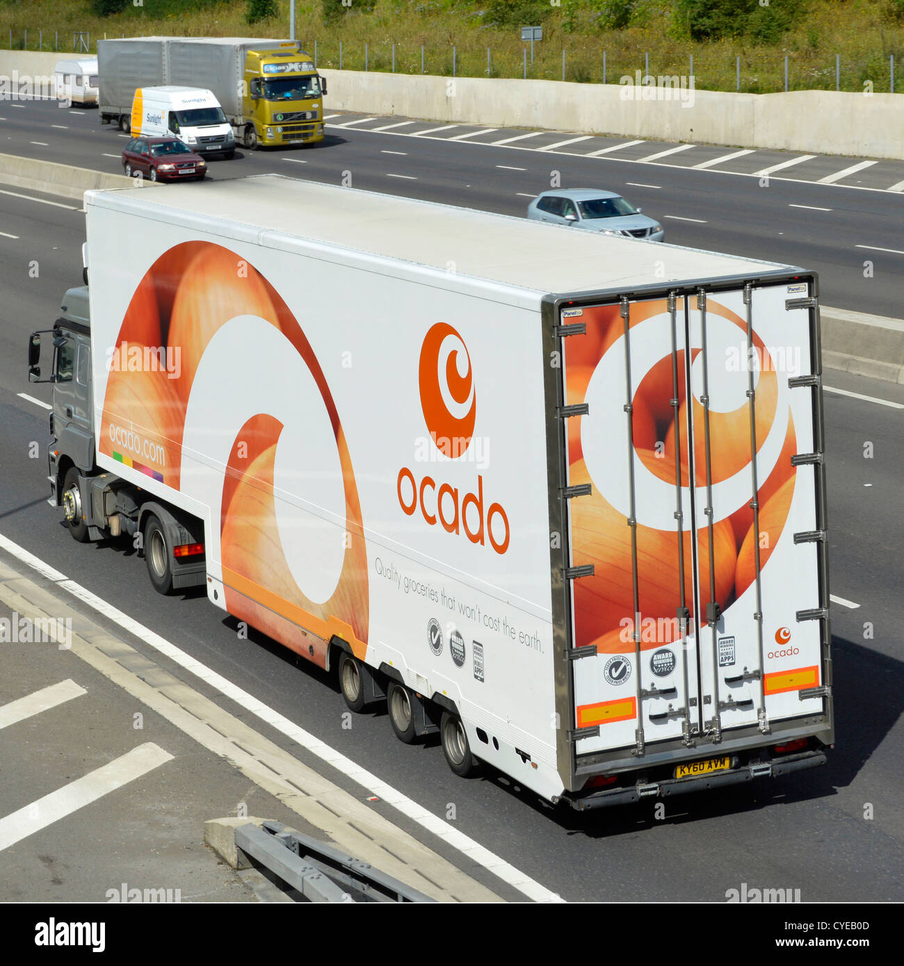 Ocado épicerie remorque et camion sur autoroute Banque D'Images