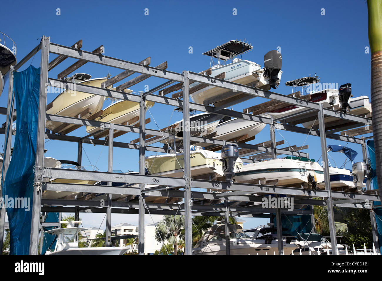 Bateau de plaisance de racks de stockage en plein air florida usa Banque D'Images