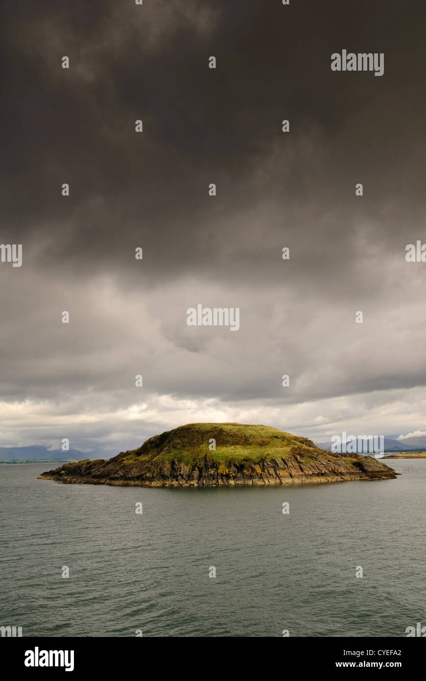 Une petite île inhabitée au large de la côte ouest de l'Ecosse près de Oban Banque D'Images